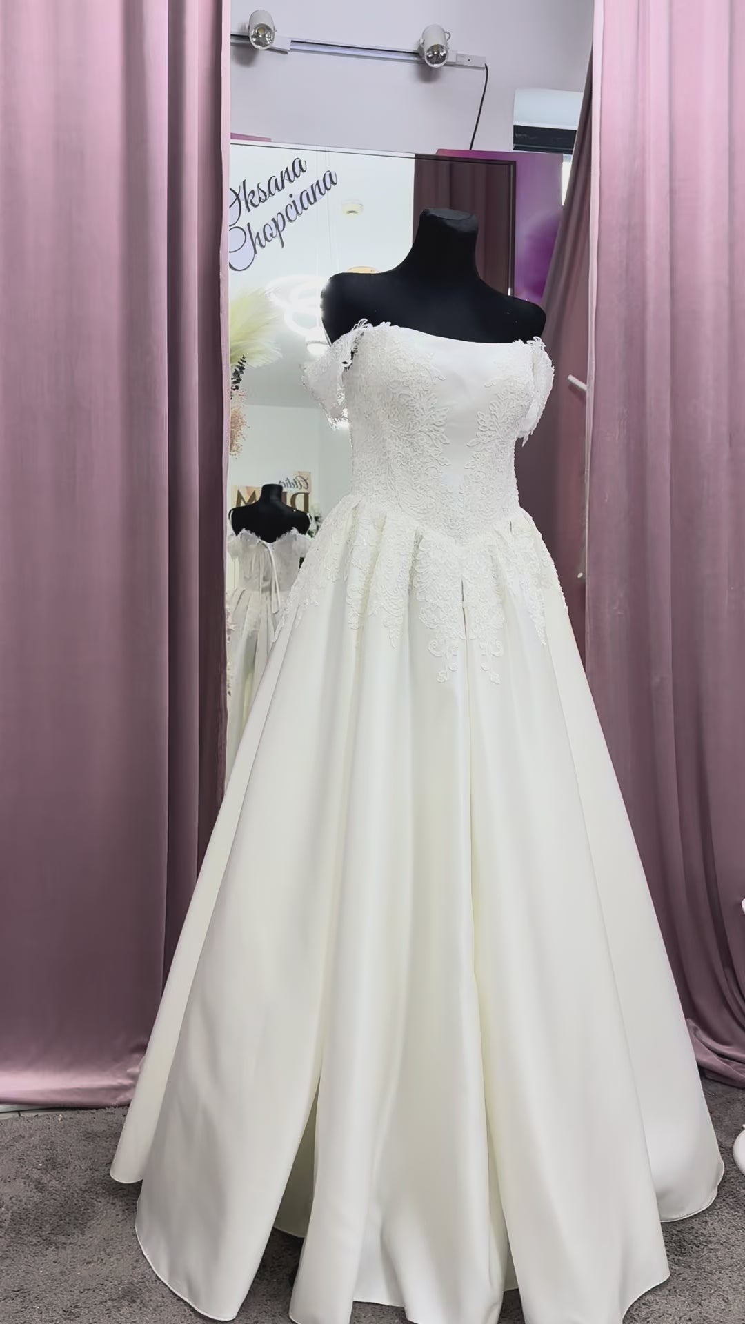 Suknia ślubna Princess z koronkowym gorsetem – Isabella
