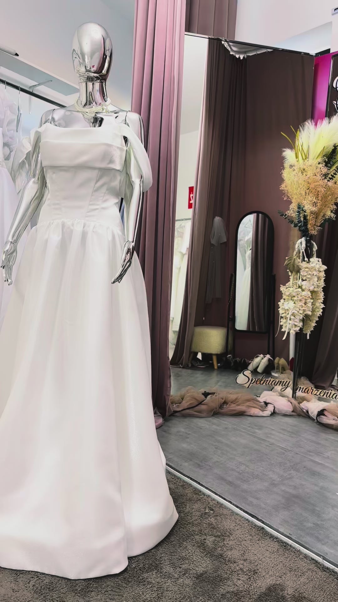 Suknia ślubna Nakris– księżniczka z efektem bling bling