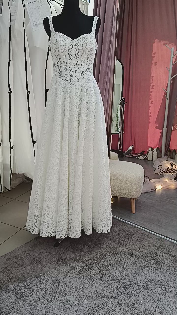 Suknia ślubna koronkowa Mija– klasyczna elegancja